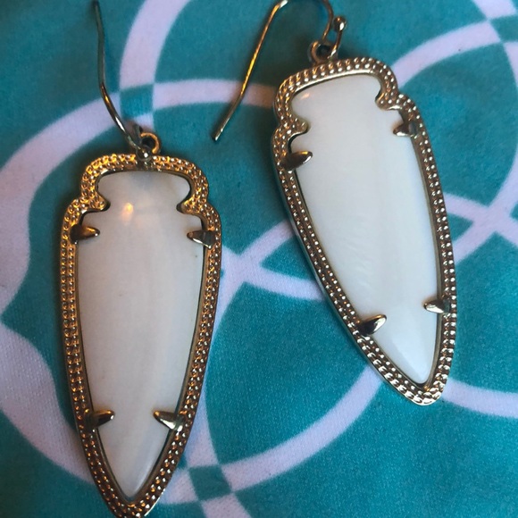 ❌Sold! Kendra Scott gold/ white dangle earrings! - Picture 4 of 4
